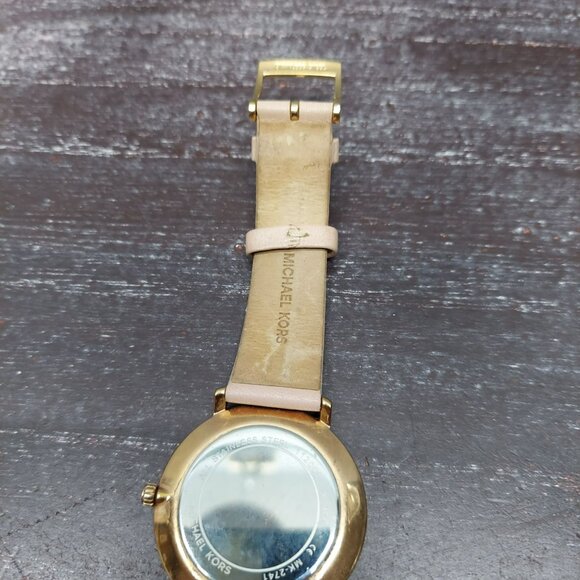 Michael Kors Womens Analog Watch With Leather Strap - Picture 8 of 9